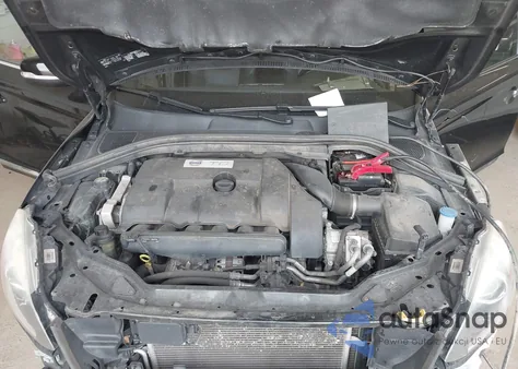 2016 Volvo Xc60 T6 Platinum z USA, uszkodzony, nr VIN YV4902RM6G2812102